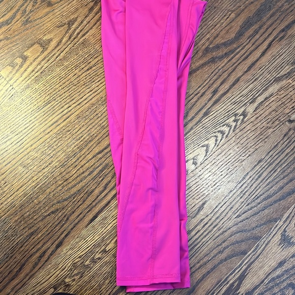 🩷SERVED THE SASS BUT STILL HAS CLASS OLD NAVY ACTIVEWEAR LEGGINGS🩷 - Picture 3 of 3